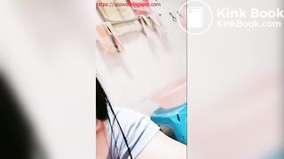 Adorable Chinese pooper