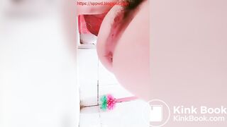 Adorable Chinese pooper