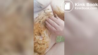 Ugly Bitch likes to smear her shit