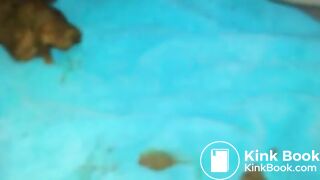 Girl pooping - video 19