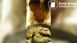 sexy mature woman pooing and peeing - video 2