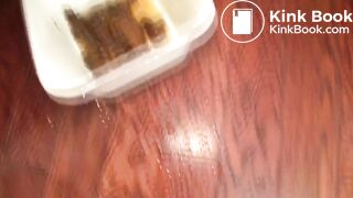 Dark haired babe gives blowjob while pooping