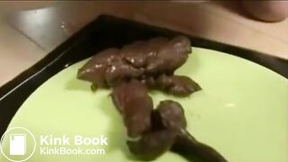 Marion shits on a plate 2