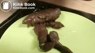 Marion shits on a plate 2