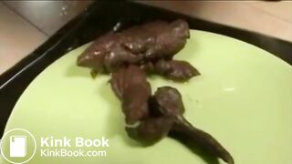 Marion shits on a plate 2