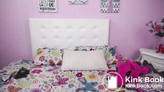 Camwhore fucks ass and gets messy