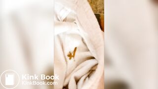 girl direa in the bath