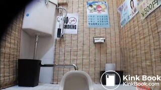 girl poop in toilet - video 40