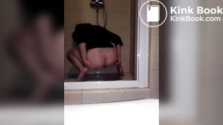 Girl pooping - video 133