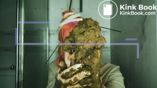 Dirty scat performer plays with her shit in the bathroom