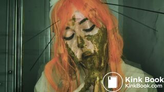 Dirty scat performer plays with her shit in the bathroom