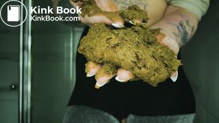 Dirty scat performer plays with her shit in the bathroom