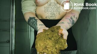 Dirty scat performer plays with her shit in the bathroom