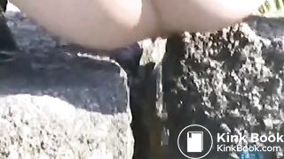 ＯＬが外出中にトイレ我慢できずに野下痢