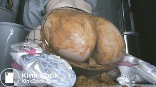 Nasty pawg soils herself