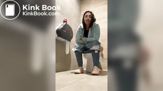 Girl toilet pooping - video 10