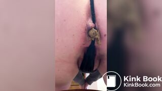 Girl cut a poo with her sting