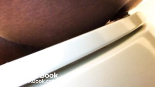 Phat ass ebony drops some logs