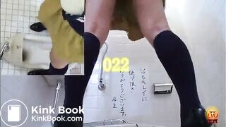 Japanese girls shitting after anal creampie in public toilet. p3