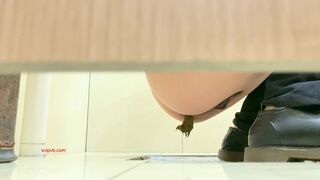 girl poop in toilet - video 12