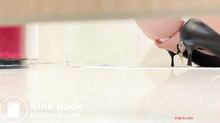 girl poop in toilet - video 15