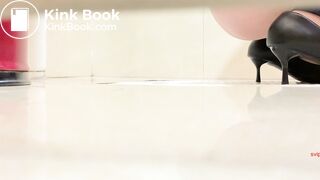 girl poop in toilet - video 15