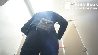 girl poop in toilet - video 15