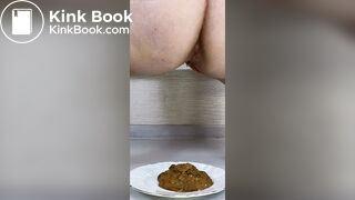 Soft serve on a plate - video 2