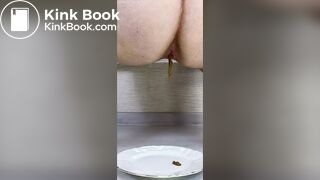 Soft serve on a plate - video 2