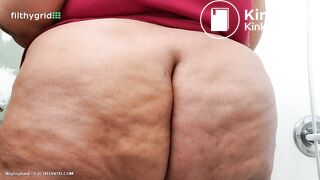 Ebony ssbbw shitting and wiping