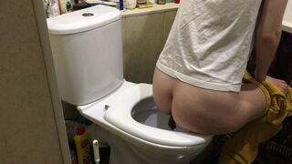 Long Gnarly Poo Sideways on the Loo