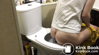 Long Gnarly Poo Sideways on the Loo