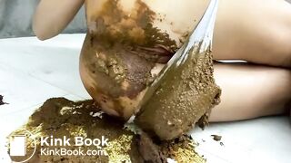 Beauty sits in her load