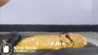 Linda Squirting On Feet & Long Pooping