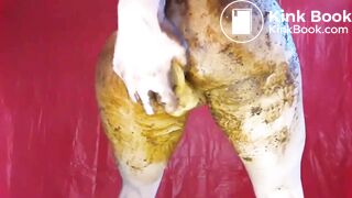 sexy Russian woman pooing and peeing - video 2