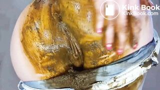 sexy Russian pooping and peeing - video 16