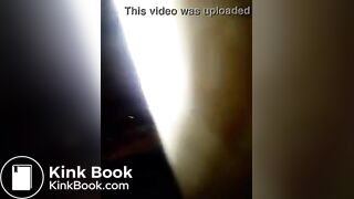 uma garota no penico