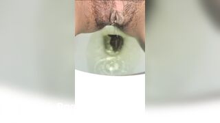 Mexican booty drops some logs