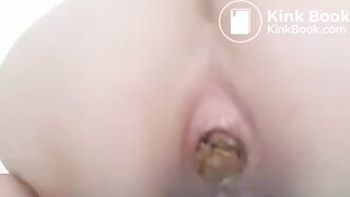 Sexy Asian Opens her Sexy Sphincter.