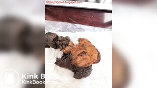 Slim chinese girl takes huge shit