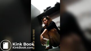 Thai girls on toilet 17