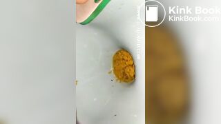 Indonesian girls pooping - video 2