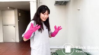 Girl eats trash!! from strangers garbage