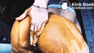 gorgeous and sexy Russian woman pooping