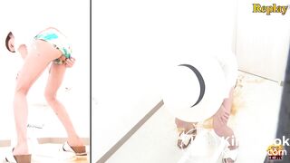 Japanese blonde have watery shits