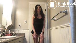 Cut babe in ripped stockings shits