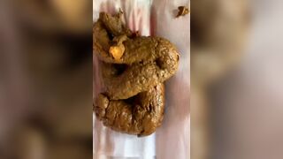 Hot girl pooping - video 8