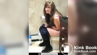 Girls toilet - video 118