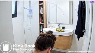 russian girl takes a dump