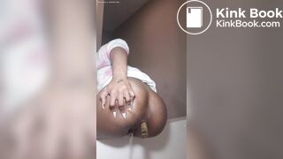 Ebony shit in bath